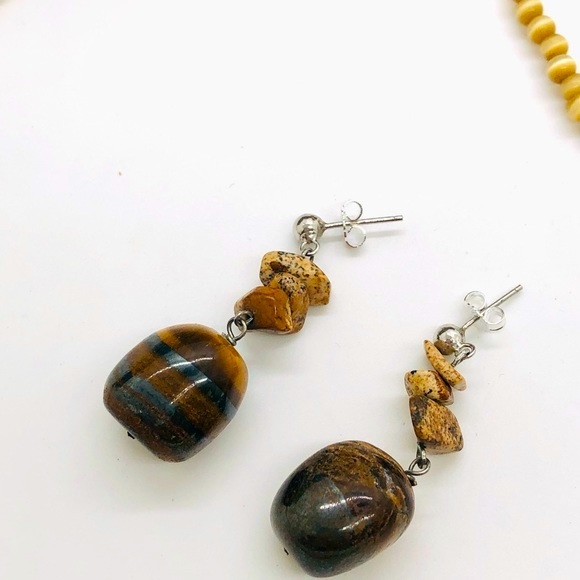 Vintage Dainty Bead Necklace & Stone Earrings - Picture 8 of 16